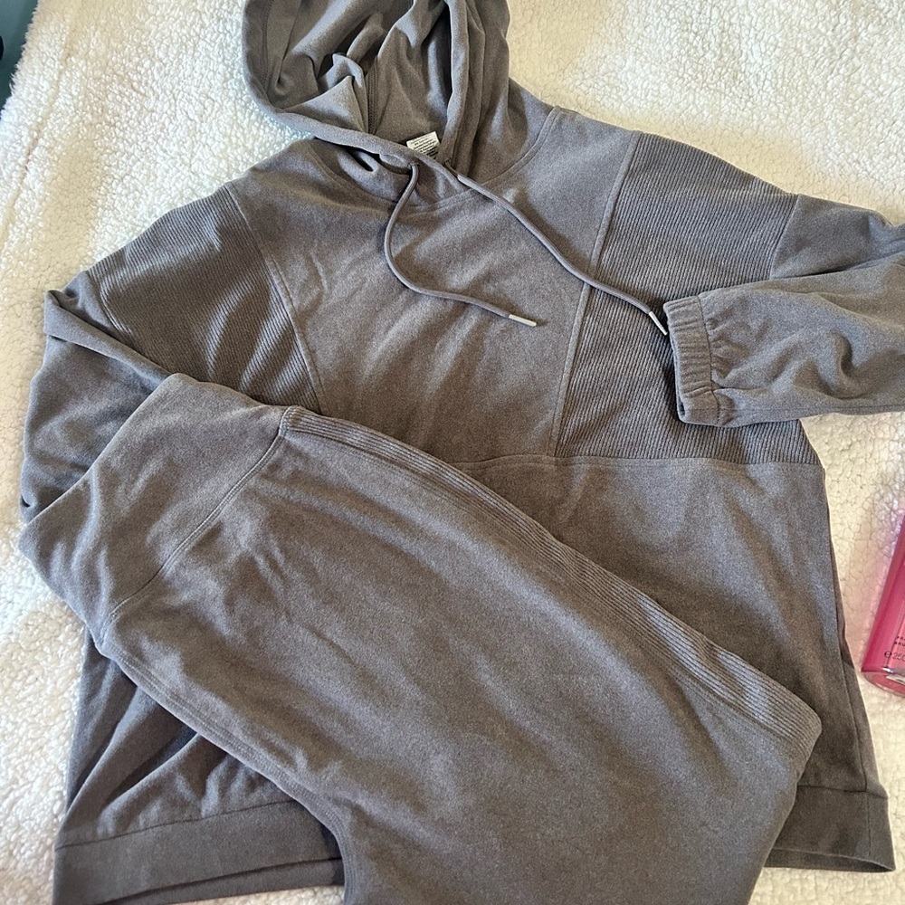 Sportsgirl Women's Taupe Crew Neck Sweater